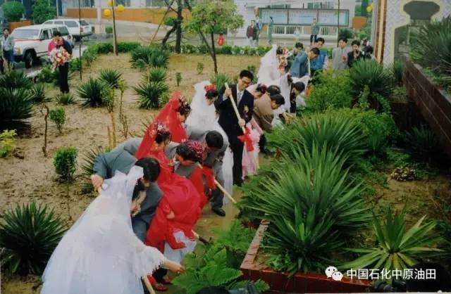 油田老照片,曾经有上万人居住的地方