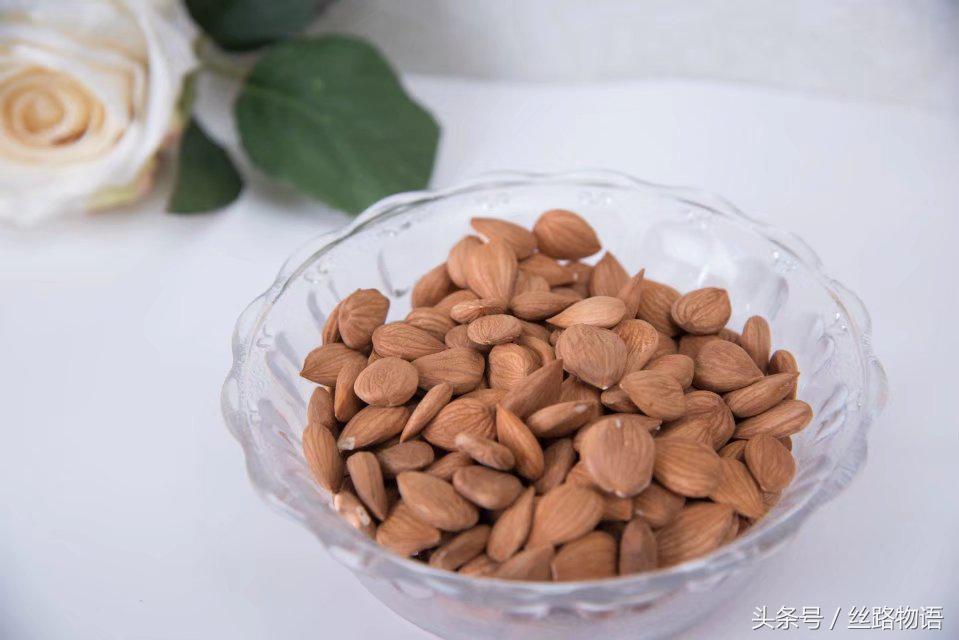 李广杏的杏仁能吃吗,李广杏的杏仁可以生吃吗