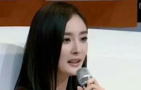 杨幂脚臭又拿来炒作？在节目中还炒鸡花痴？