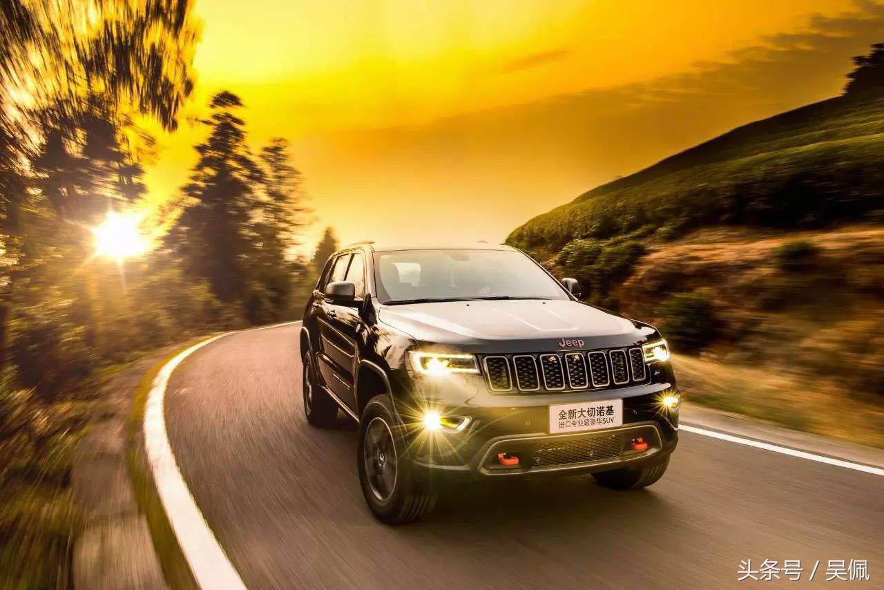 开豪车真的可以横行霸道,大切诺基就是这么玩的