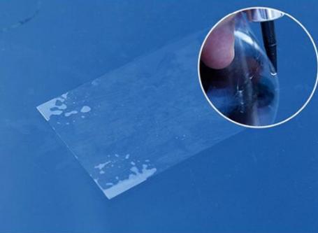 汽车挡风玻璃被石子砸了一个小点,汽车玻璃被小石子砸了个洞怎么办