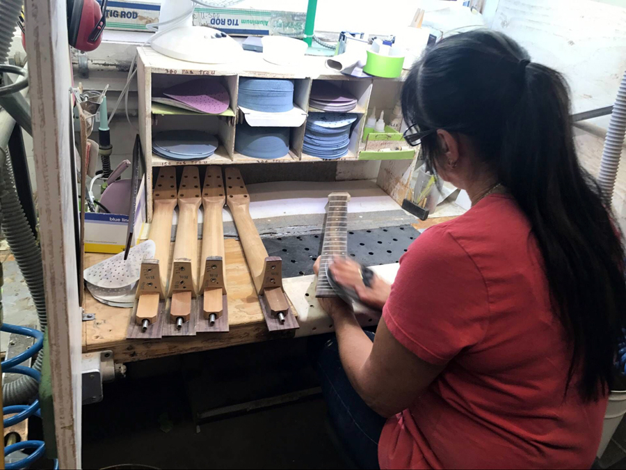 极速快报:弘力乐器2017加拿大Godin吉他工厂参观第一天