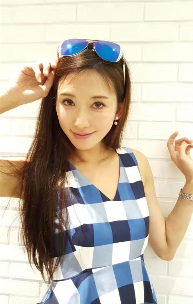 网袜加牛仔裤还是让杨幂穿吧，我只能接受唐嫣美美的珍珠~