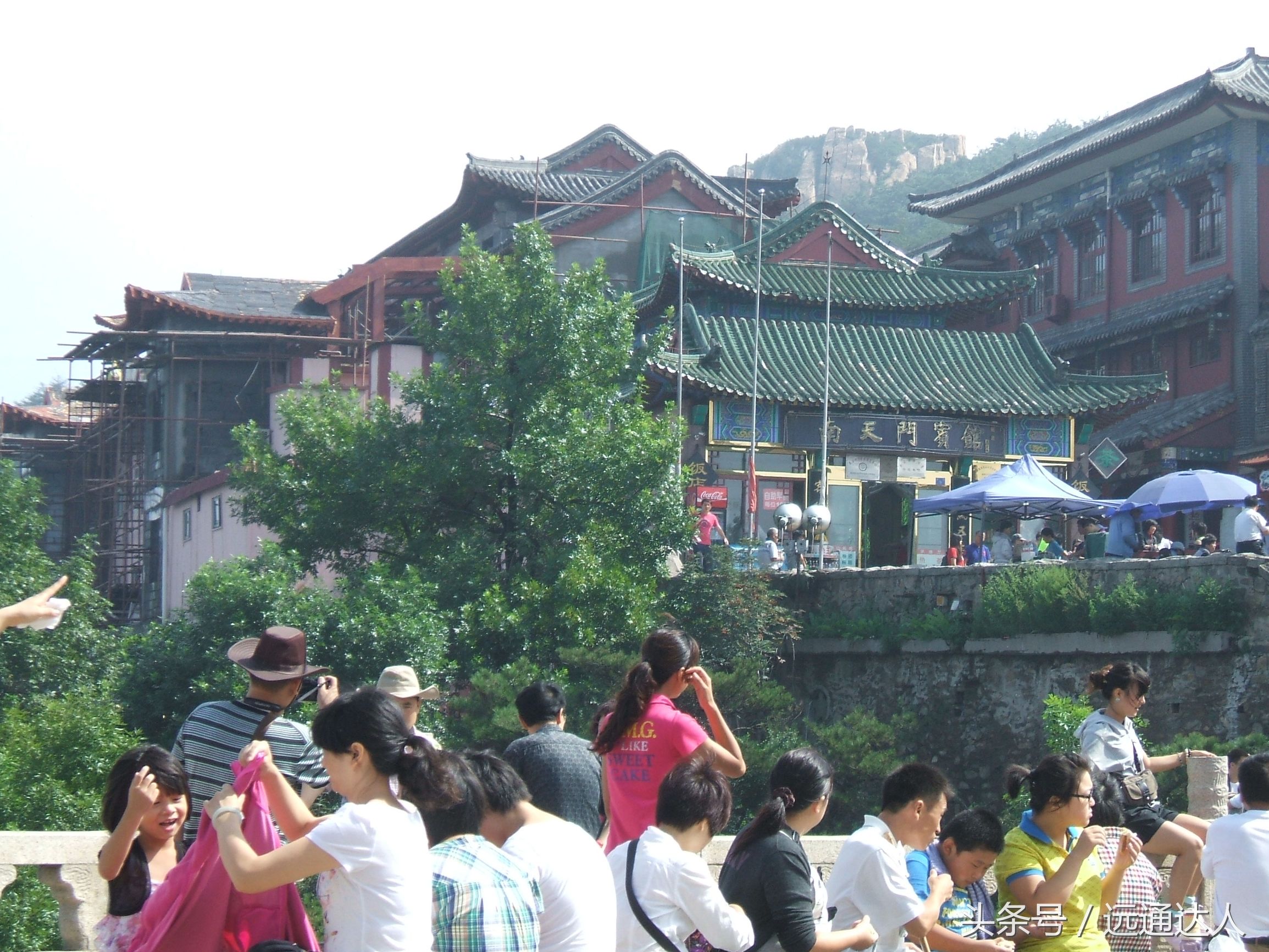 身为泰安人第一次爬泰山,陪爷爷爬泰山感慨朋友圈