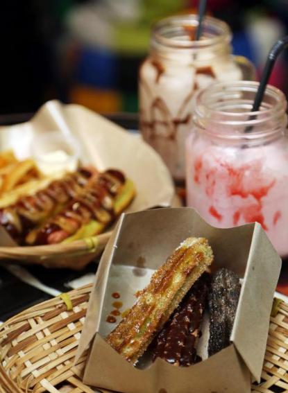 新加坡小夫妻研制出出榴梿吉事果,据说是纯新加坡风味!