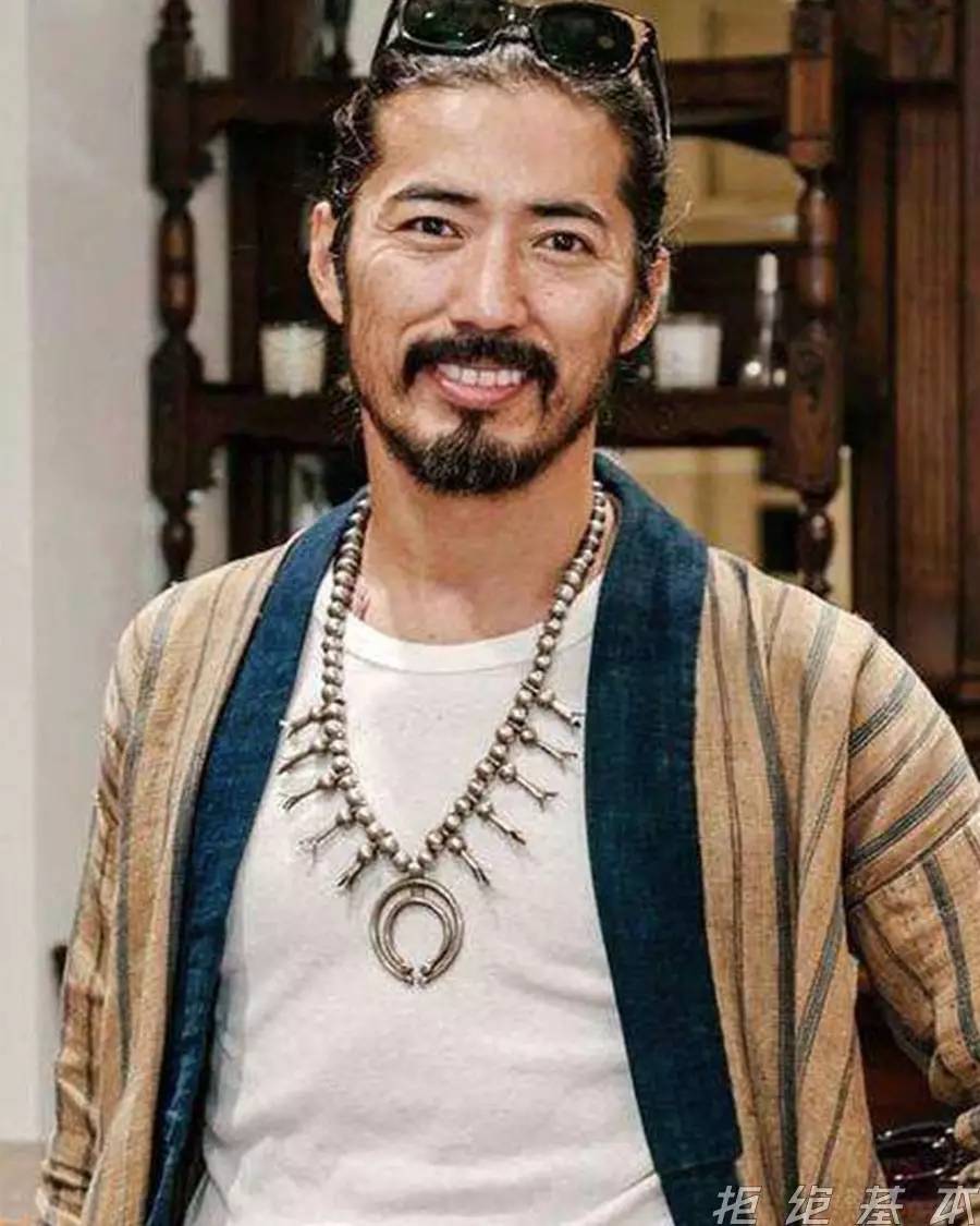 管他是羽毛还是叶子，一块银坨子凭什么比金还贵？