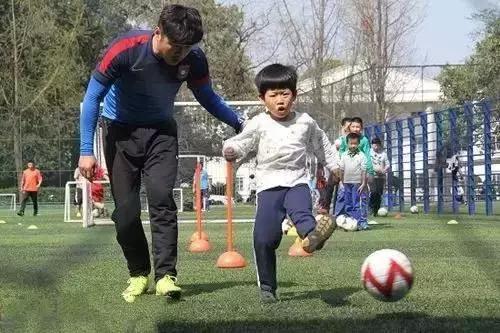 再把“雄起”吼起来!成都足球要“开挂”,球场将超300个