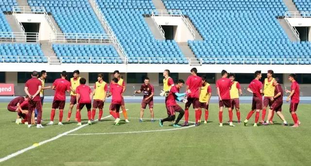 不坠青云之志足球,不坠青云志不负来时路