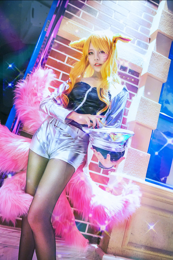 英雄联盟魔女阿狸cos正片,阿狸偶像歌手高山杜鹃至臻
