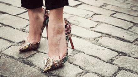 视觉｜在那个没有Photoshop的年代，这些时髦美妆画报靠什么惊艳时光？