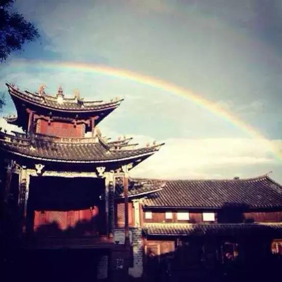 这对60后夫妻不惜卖掉公司，只为一间100多岁的白族老宅，连剑桥教授、《国家地理》都被他们吸粉