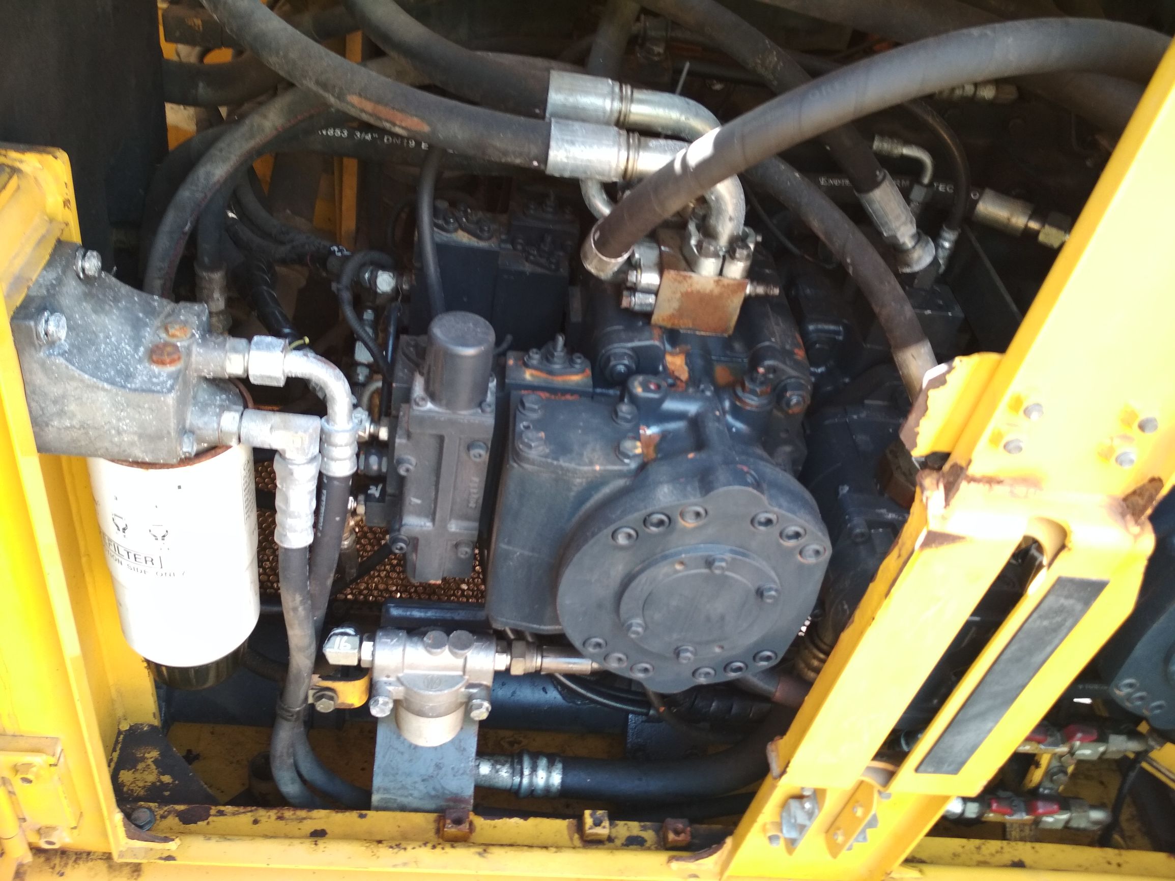 二手挖掘机分析,二手小松110挖掘机