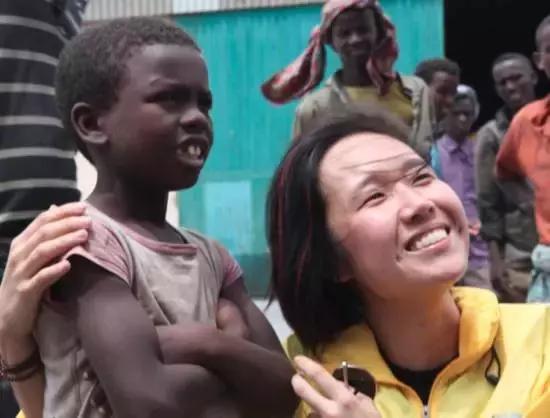 没看先给六颗星，中国人不敢干的事这对情侣全干了