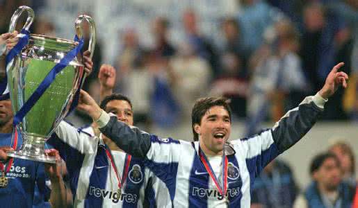 他在波尔图受崇拜、在巴萨受尊重,他成就了穆里尼奥、成全了小罗