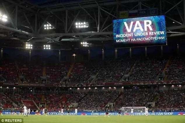 进球了，别急着庆祝，先看回放联合会杯上的录像助理裁判，靠谱吗？