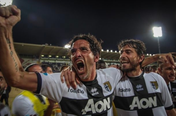 凤凰涅盘浴火重生努力飞翔,浴火重生向阳而生