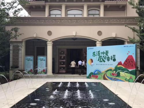 吃瓜群众围观突发事件,吃瓜群众们表示很热闹