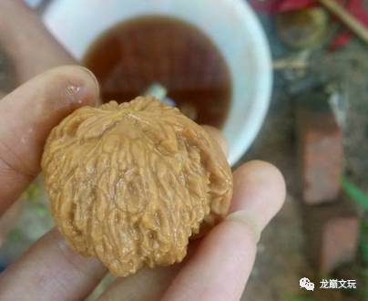 核桃盘出玛瑙红技巧,怎样看出核桃是否能盘红