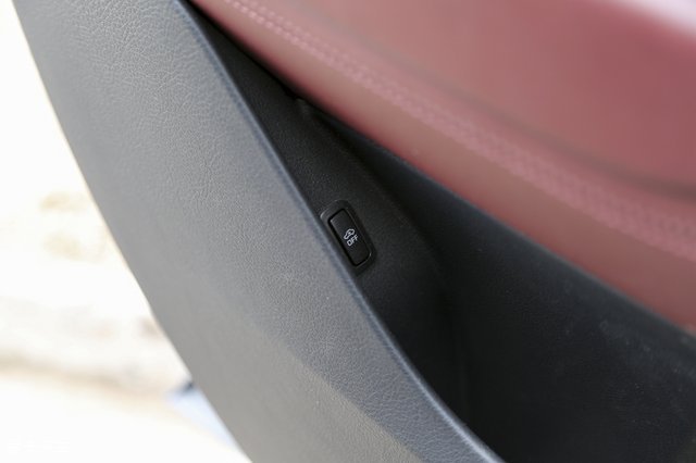 大众途锐对比沃尔沃xc90,大众途锐越野测试xc90