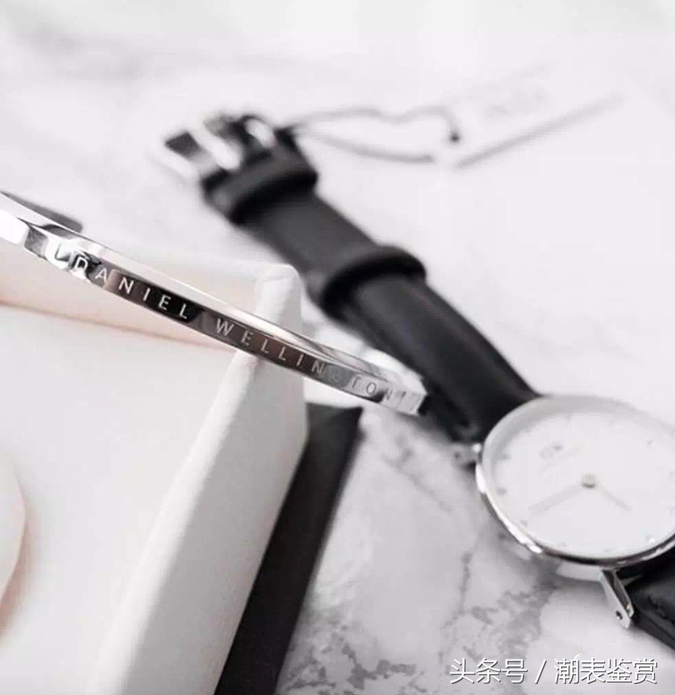 dw手表说明书第四页真假辨别,dw手表怎样验真假