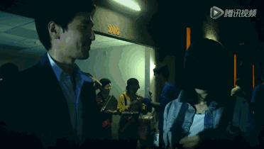 从面瘫视帝到哭戏之王，曾被骂丑八怪的他，不但演技了得，还娶了国民女神！