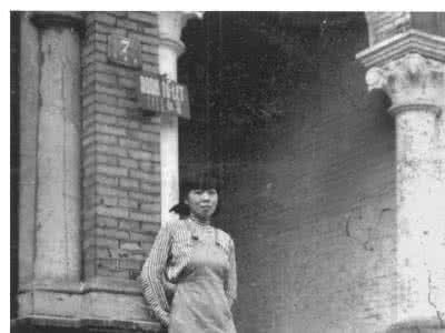 为爱路途跋涉遥，只留世间一萧红