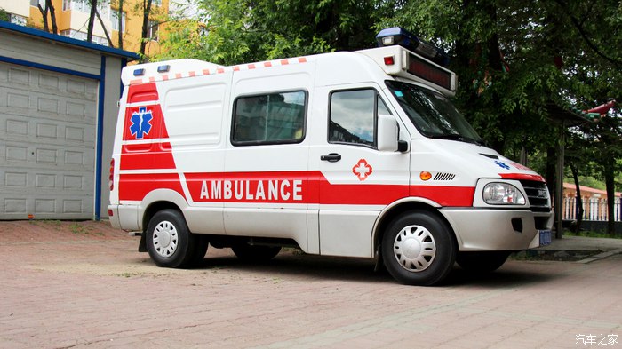 新款依维柯宝迪改装,依维柯宝迪透镜改装