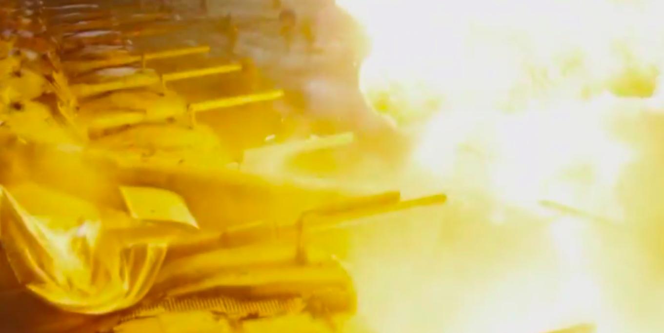 和《变形金刚》里的爆炸相比,《速激8》简直弱爆了