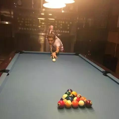 鹿晗斜杠,和鹿晗同龄男明星对比