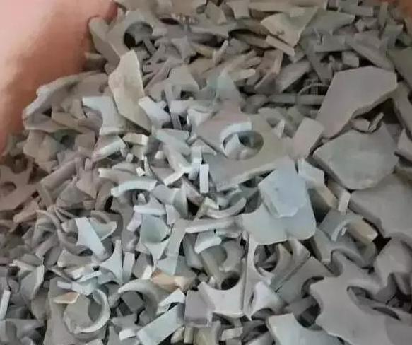 商场柜台买的翡翠保真吗,商场里买的100元的翡翠是真的不