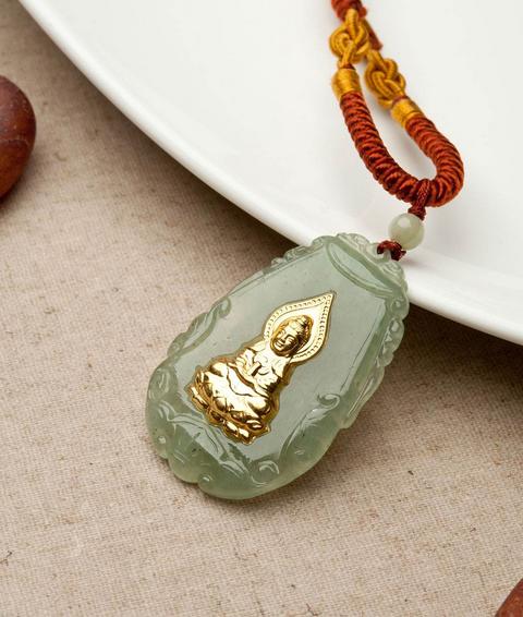 商场柜台买的翡翠保真吗,商场里买的100元的翡翠是真的不