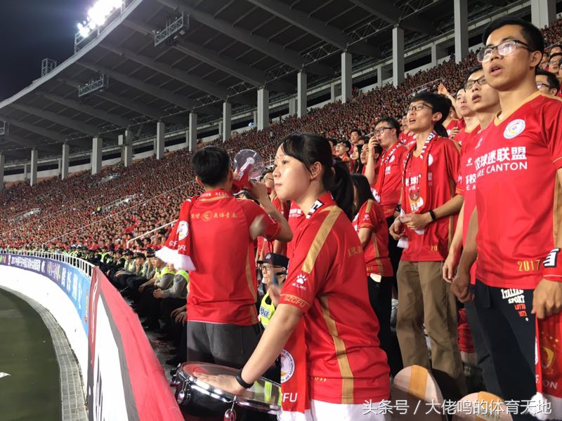 特色球迷文化报道3：广州高校球迷联盟选送，分享女鼓手苑儿的助威故事：每打一次鼓，偶像郜林就进一球