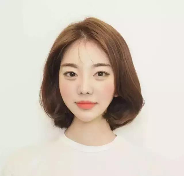 发际线太高发量又少,发际线高发量少弄什么发型