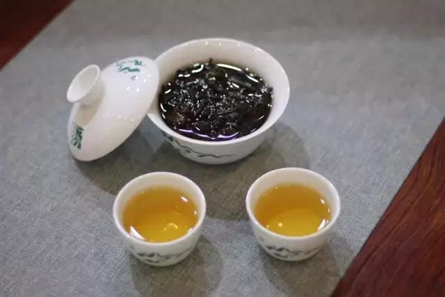 夏天什么茶清热解毒降火,夏天喝什么茶祛湿降火