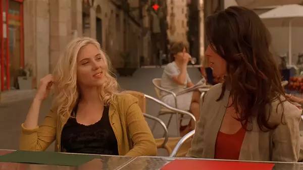 这片，港版叫《狗男女的爱》，豆瓣8.2，拍的确实“牛”！