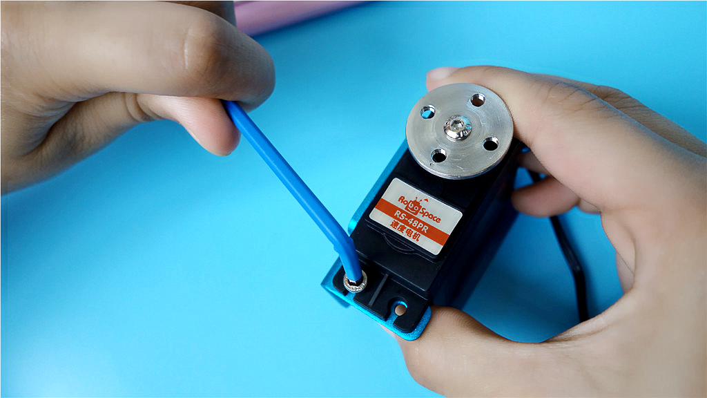 行进、踢球、摇头晃脑样样行，DIY、编程、智能交互个个棒