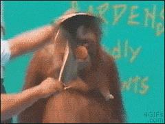 女朋友给男朋友手上咬个牙印,女友给男友咬的劳力士