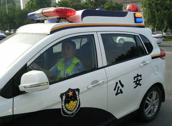 焦作交警护航员,交警护考暖心