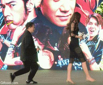 这枪战是游戏还是电影里面的，想去看看完整的