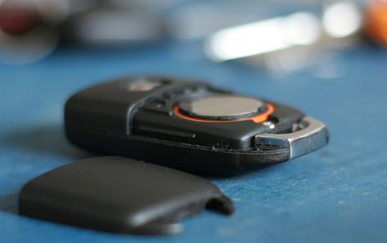 汽车折叠钥匙丢了配一把多少钱,汽车钥匙掉到水里以后还能使用吗