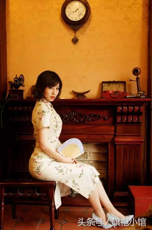 中年女士穿旗袍站坐姿势,穿旗袍怎么走步