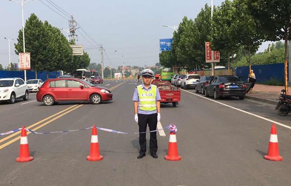焦作交警护航员,交警护考暖心