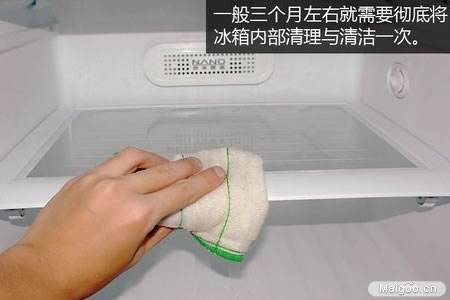 冰箱一股腐烂的恶臭,冰箱后面突然散发出一股恶臭