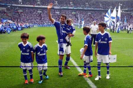 劳尔纽约宇宙,劳尔离去的背影