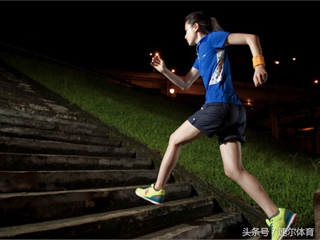 夏天跑步怎么预防中暑,夏天预防中暑喝温开水还是淡盐水