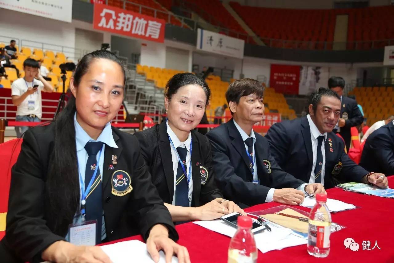 黄石圆满颁奖,黄石锦标赛颁奖