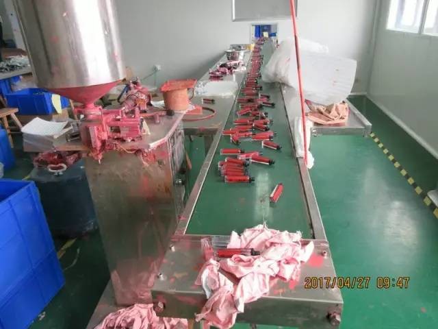 你辛辛苦苦代购的资生、倩碧等化妆品，或许来自小作坊