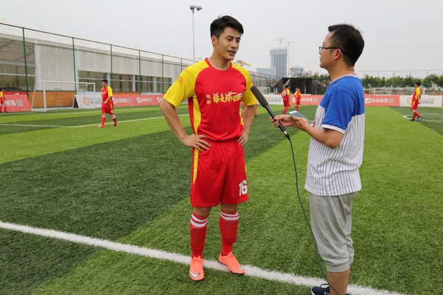 关注｜电影《谁是球王》友谊赛在上海举行毕节草根足球队代表的“谁是球王”队2：1胜出