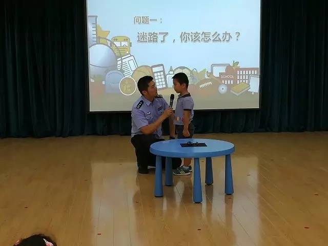 小女孩遇到陌生人搭讪怎么处理,小孩在外面遇到陌生人搭讪