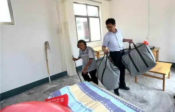 触“电”，一个国家级贫困村的两年之变